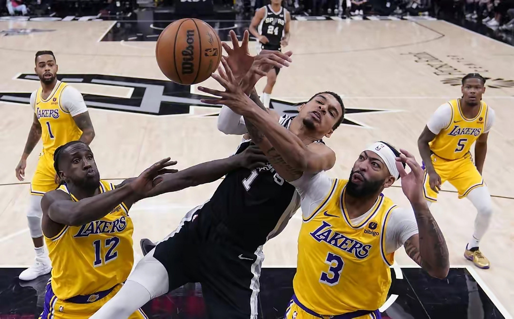 包含马刺横扫爵士,浓眉惊艳世界的词条 包含马刺横扫爵士,浓眉惊艳世界的词条