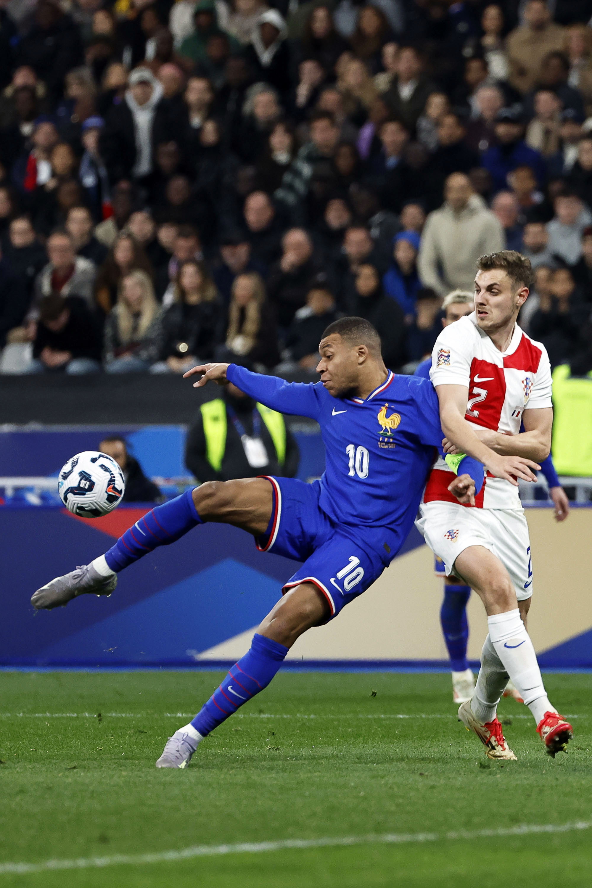 欧国联比赛中球队战术调整频繁，取得好成绩的简单介绍