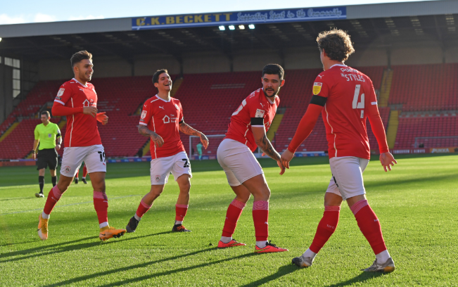 包含米尔沃尔连胜收官，球队士气大振的词条