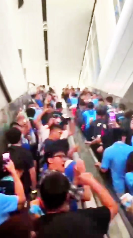 精彩瞬间层出不穷，现场观众沸腾的简单介绍