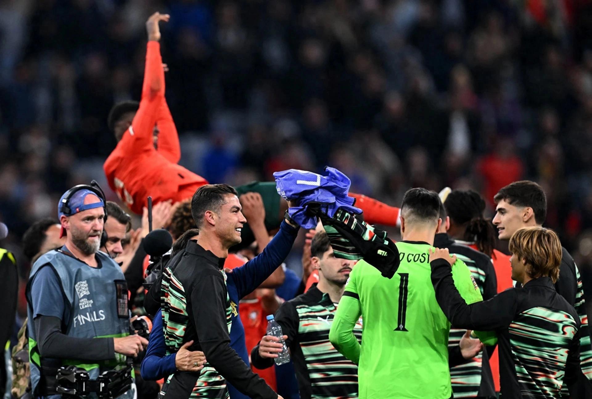 关于强强对决!两支豪门球队在欧洲大赛上交锋的信息 关于强强对决!两支豪门球队在欧洲大赛上交锋的信息