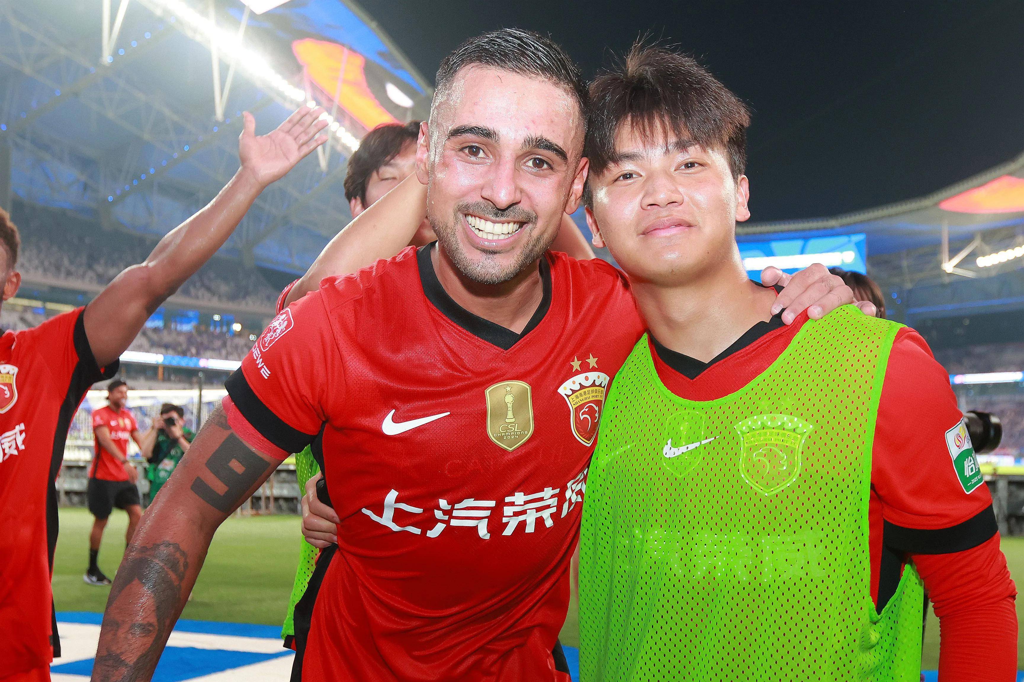 关于上海上港主场告捷,赢得球迷喝彩的信息 关于上海上港主场告捷,赢得球迷喝彩的信息