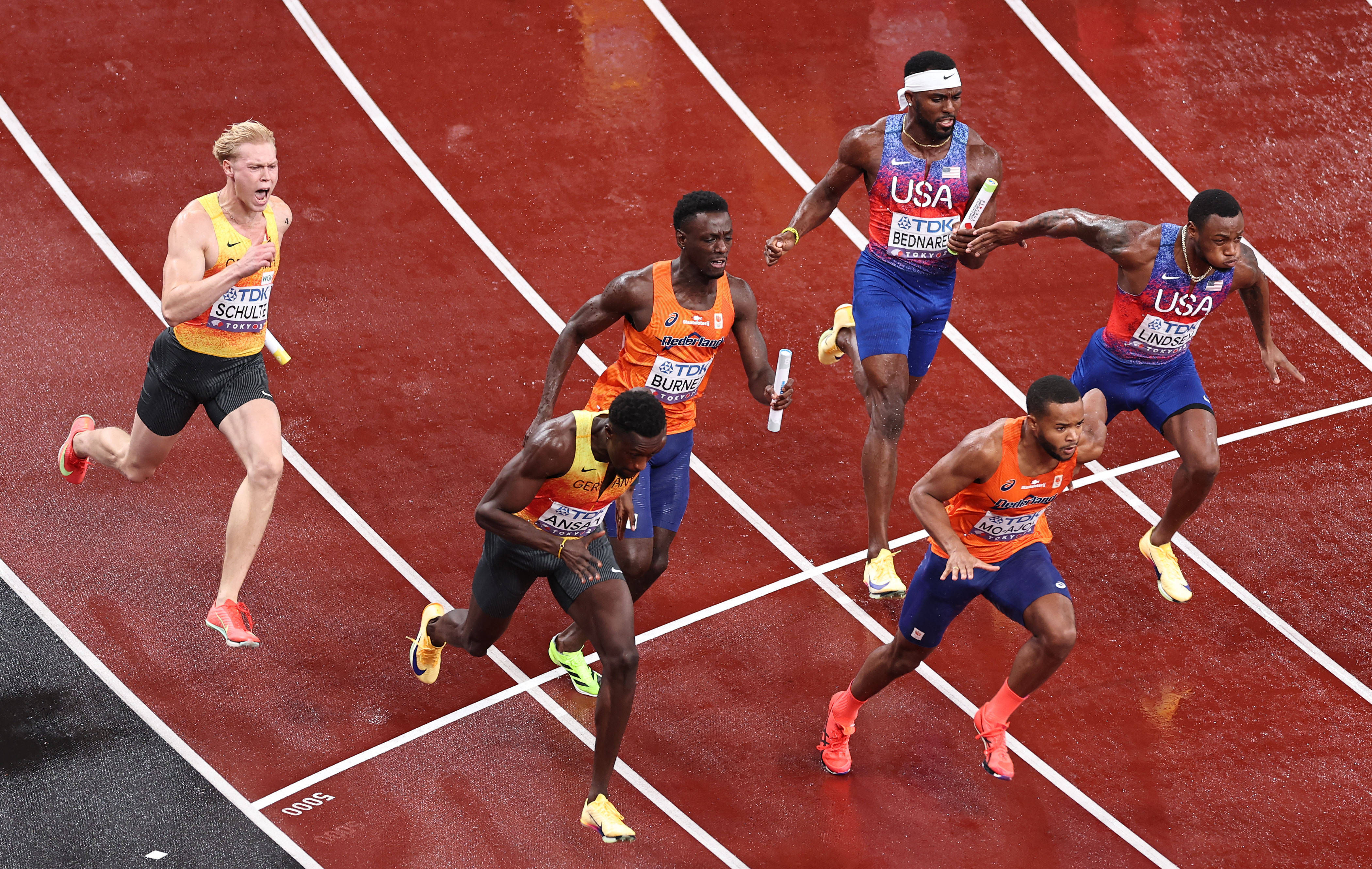 美国队在田径比赛中取得佳绩 美国队在田径比赛中取得佳绩