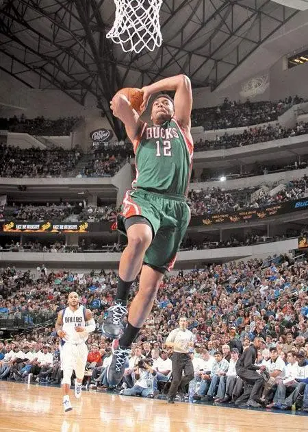 新秀崭露头角,为球队取得胜利贡献 新秀崭露头角,为球队取得胜利贡献