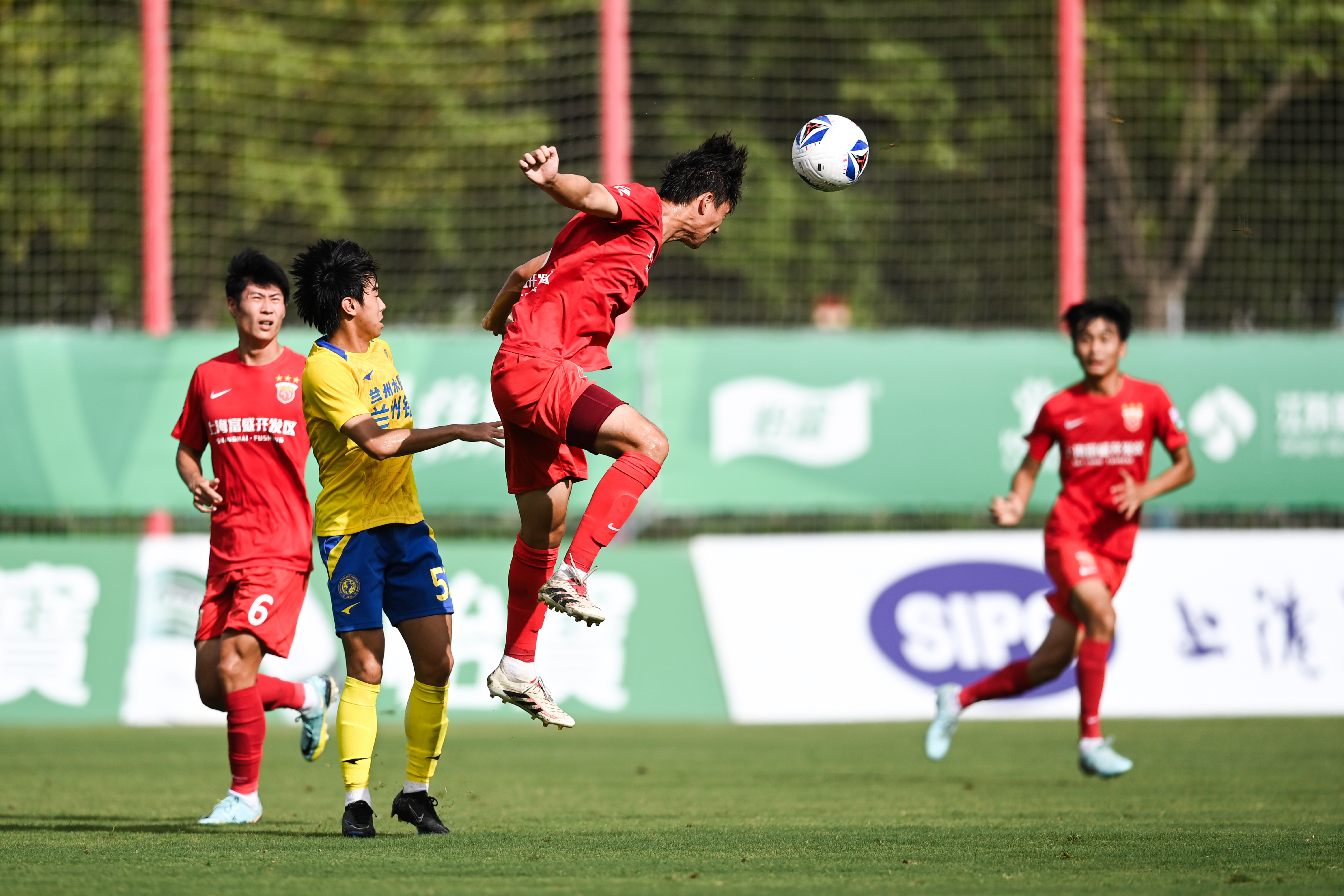 九游体育-关于国内职业足球盛事中，多支劲旅在激烈较量的信息