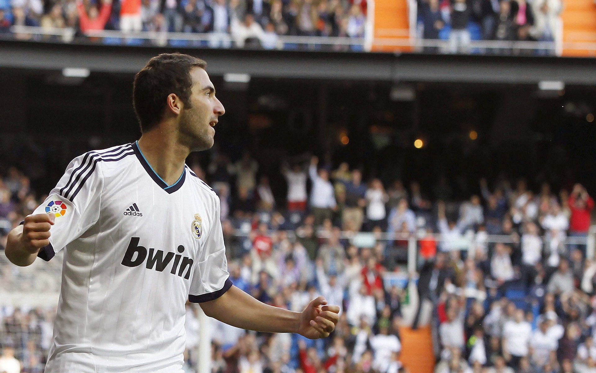 喀麦隆铁卫阿克一剑封喉，斯坦福桥见证非洲力量的关键制胜