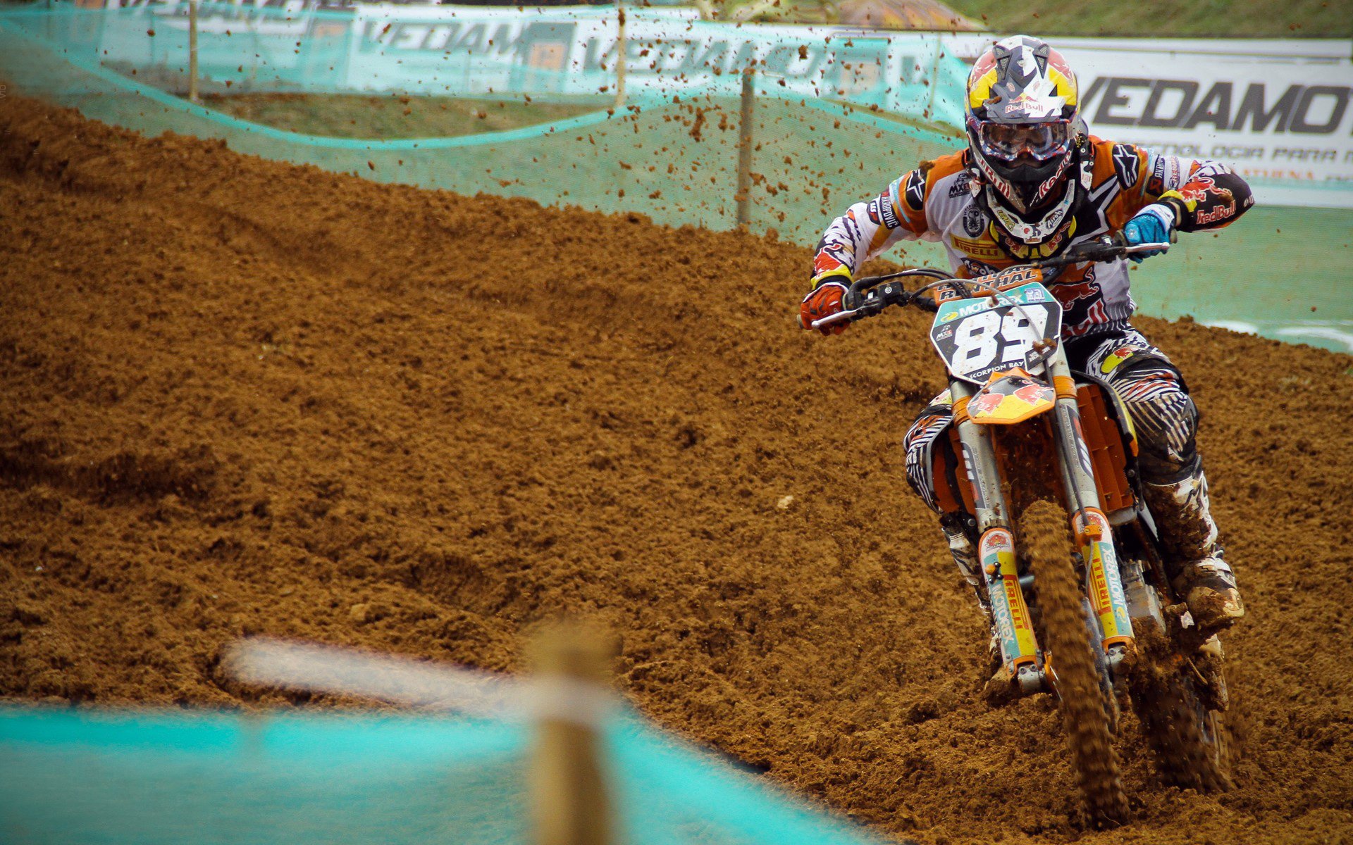 9you娱乐-奥斯梅恩压力下完成爆发，英格兰压制卡塔尔，现代足球的两种胜利哲学