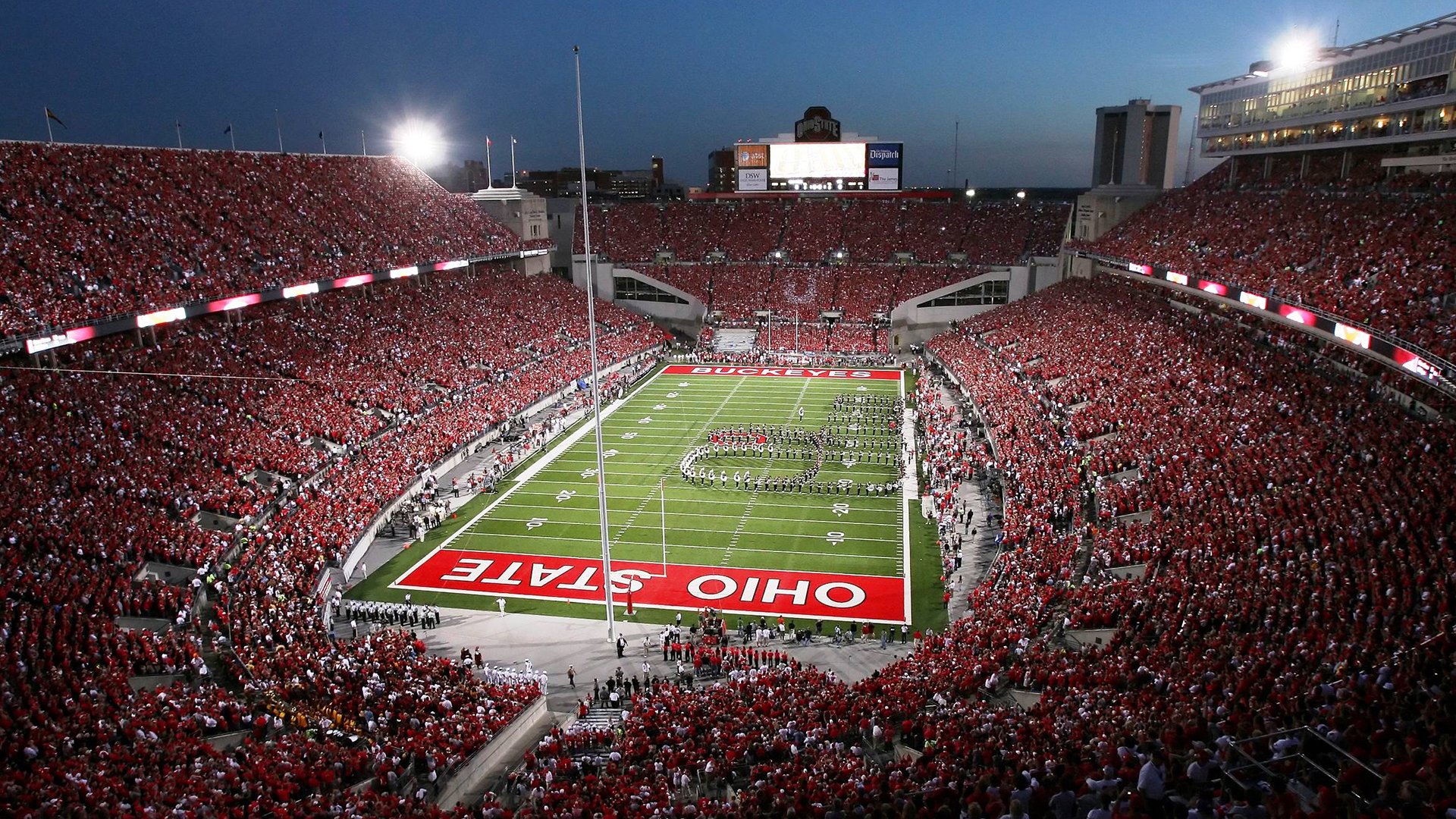 九游娱乐入口-哈利伯顿，当聚光灯灼热时，他选择成为光